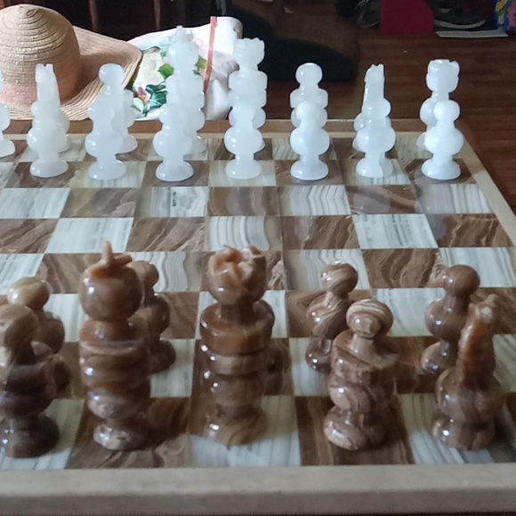 Handmade marble chess set - Picture 2 of 3